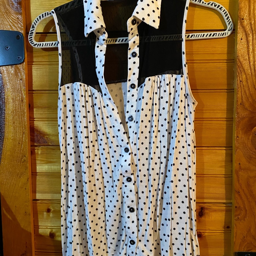 Forever 21 Lace Trim Sleeveless Button Up